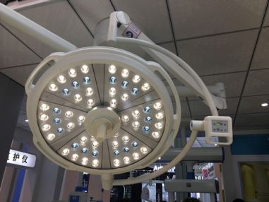 Meilleure vente lampe opératoire montée au plafond chirurgical de haute qualité